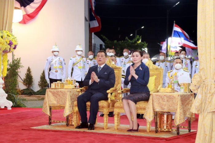 พระราชินี ทรงลงแข่งฮอกกี้น้ำแข็ง พระราชินี ทรงลงแข่งฮอกกี้น้ำแข็ง