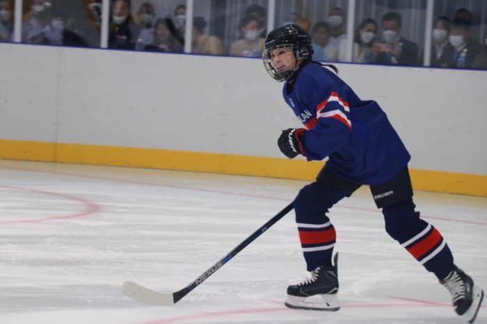 พระราชินี ทรงลงแข่งฮอกกี้น้ำแข็ง พระราชินี ทรงลงแข่งฮอกกี้น้ำแข็ง