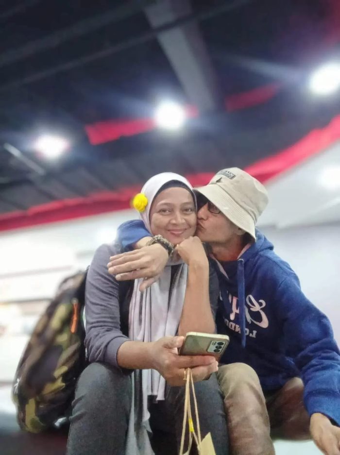 ผัวเมียหย่ากันไป 21 ปี ผัวเมียหย่ากันไป 21 ปี