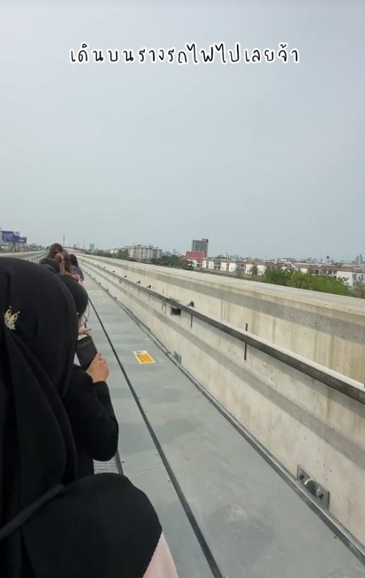 เมื่อรถไฟฟ้าสายสีเหลืองหยุด เมื่อรถไฟฟ้าสายสีเหลืองหยุด