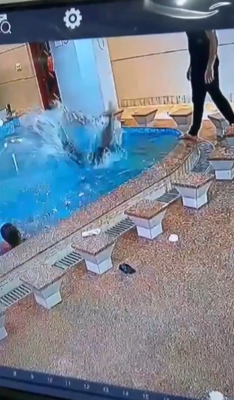 สระน้ำตื้น สระน้ำตื้น