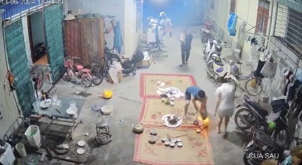 ลูกไฟพุ่งเป็นจรวดใส่ลูก ลูกไฟพุ่งเป็นจรวดใส่ลูก