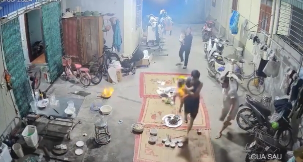 ลูกไฟพุ่งเป็นจรวดใส่ลูก ลูกไฟพุ่งเป็นจรวดใส่ลูก