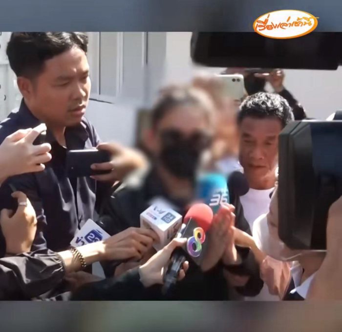 ยกมือไหว้ขอโทษ ก่อนไปศาล ยกมือไหว้ขอโทษ ก่อนไปศาล