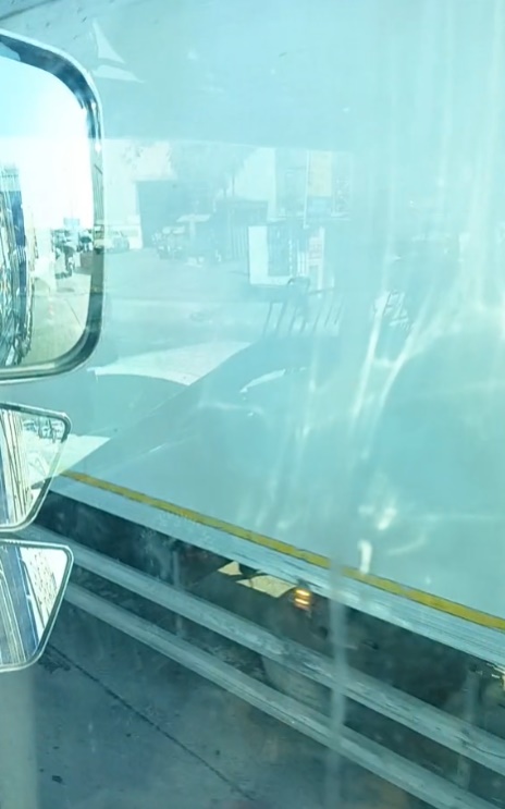 รถบรรทุก Vs. McLaren 31 ล้าน รถบรรทุก Vs. McLaren 31 ล้าน