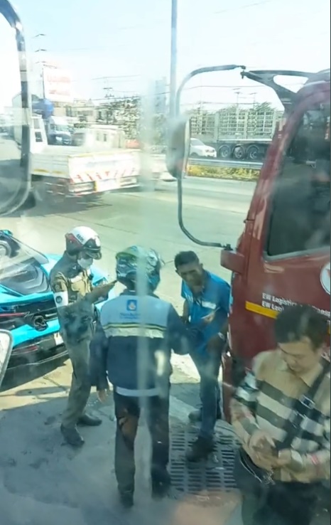 รถบรรทุก Vs. McLaren 31 ล้าน รถบรรทุก Vs. McLaren 31 ล้าน