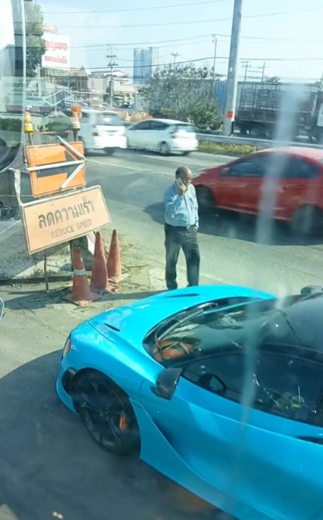 รถบรรทุก Vs. McLaren 31 ล้าน รถบรรทุก Vs. McLaren 31 ล้าน