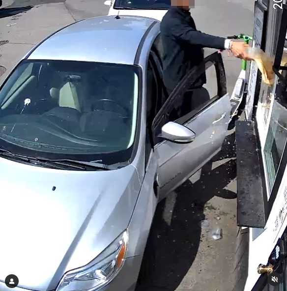 สาดกาแฟใส่เจ้าของร้าน สาดกาแฟใส่เจ้าของร้าน