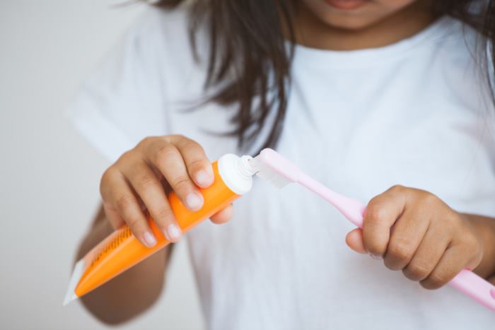 ลัทธิใหม่ ไม่ให้เด็กแปรงฟันด้วยยาสีฟัน ลัทธิใหม่ ไม่ให้เด็กแปรงฟันด้วยยาสีฟัน