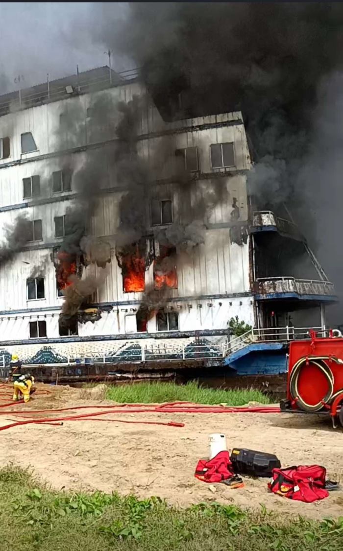 ไฟไหม้ โรงแรมเรือร้าง เกาะช้างแกรนด์ลากูน ไฟไหม้ โรงแรมเรือร้าง เกาะช้างแกรนด์ลากูน