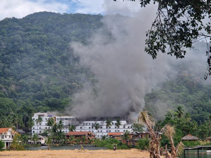 ไฟไหม้ โรงแรมเรือร้าง เกาะช้างแกรนด์ลากูน ไฟไหม้ โรงแรมเรือร้าง เกาะช้างแกรนด์ลากูน