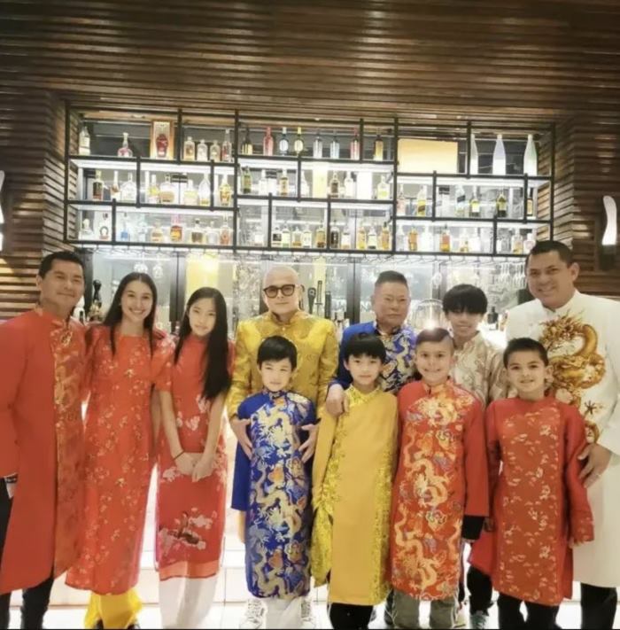 เศรษฐีเปย์หนัก ประกาศจ้างแม่บ้าน เศรษฐีเปย์หนัก ประกาศจ้างแม่บ้าน