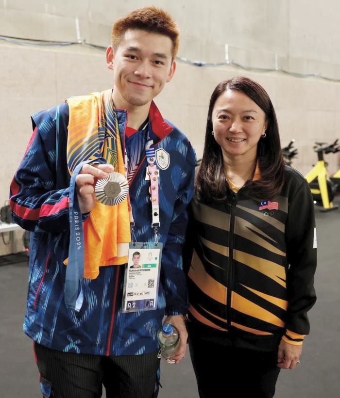 วิว กุลวุฒิ ลี ซี เจีย วิว กุลวุฒิ ลี ซี เจีย