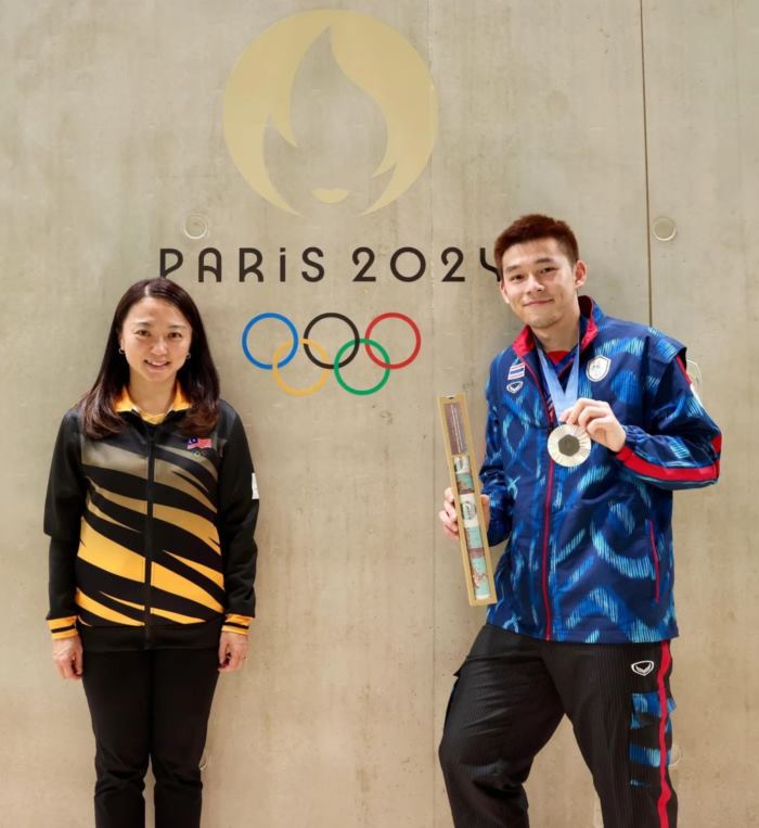 วิว กุลวุฒิ ลี ซี เจีย วิว กุลวุฒิ ลี ซี เจีย