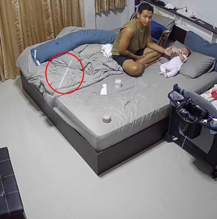 แม่โยนฝาขวดนมให้ลูก แม่โยนฝาขวดนมให้ลูก