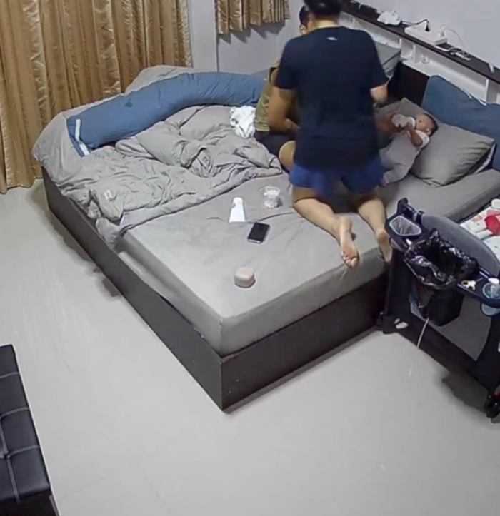 แม่โยนฝาขวดนมให้ลูก แม่โยนฝาขวดนมให้ลูก