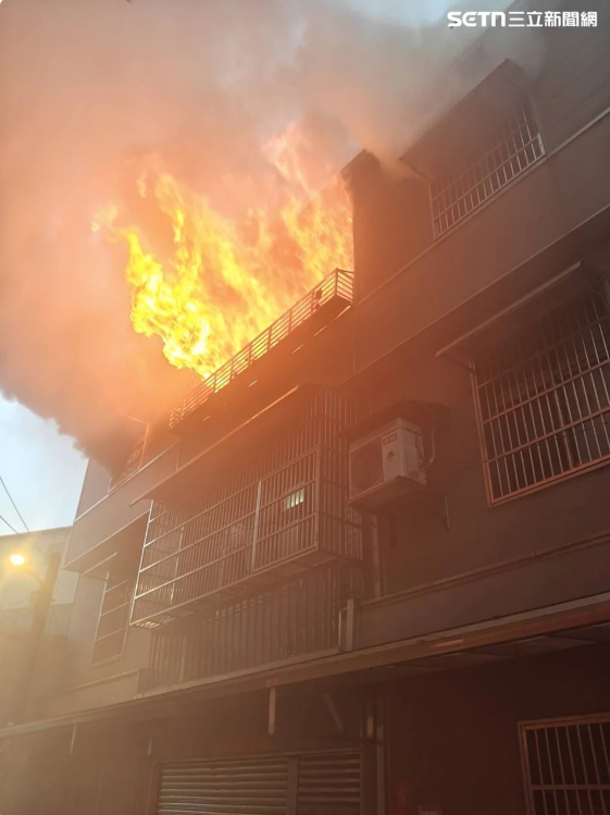 ไฟไหม้บ้าน ไฟไหม้บ้าน