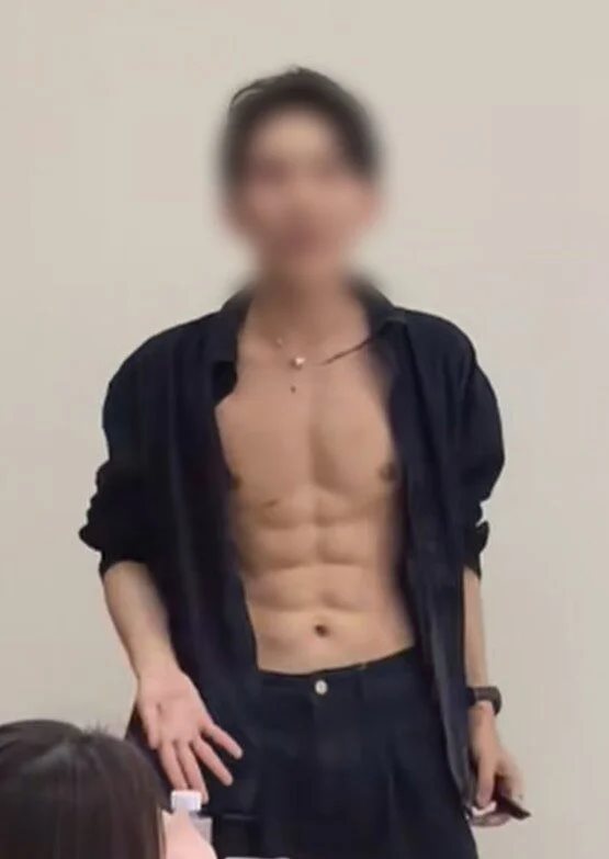 หนุ่มอยากมีกล้ามท้อง ยอมจ่าย 18 ล้าน สร้างกล้ามทางลัด แค่ซิกแพคมันน้อยไป หนุ่มอยากมีกล้ามท้อง ยอมจ่าย 18 ล้าน สร้างกล้ามทางลัด แค่ซิกแพคมันน้อยไป