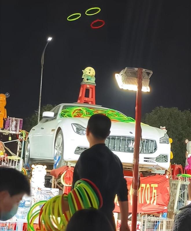 เล่นโยนห่วง ได้รถเกือบ 8 ล้าน เล่นโยนห่วง ได้รถเกือบ 8 ล้าน