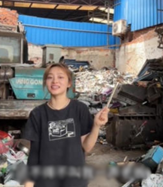 แพทย์สาวเปิดอาชีพเสริม เก็บขยะขาย แพทย์สาวเปิดอาชีพเสริม เก็บขยะขาย