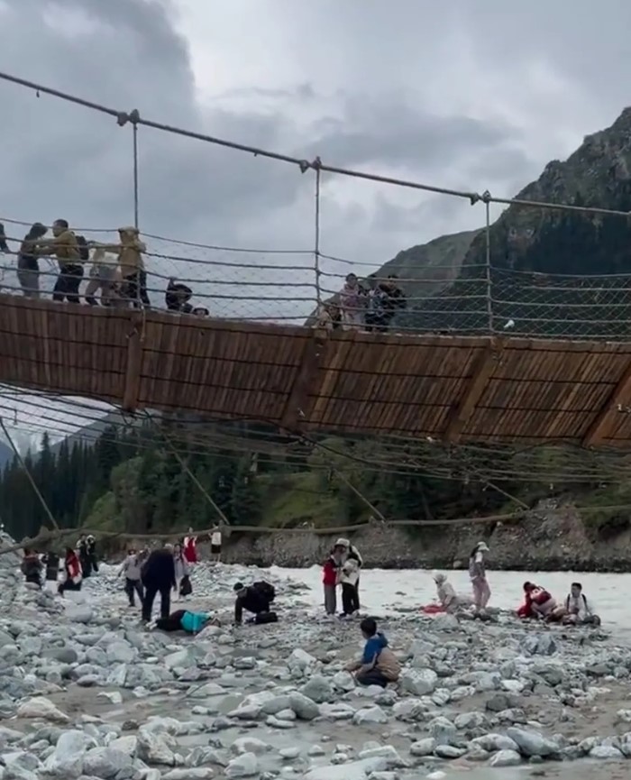 สะพานแขวนเชือกขาด นักท่องเที่ยวดับ สะพานแขวนเชือกขาด นักท่องเที่ยวดับ