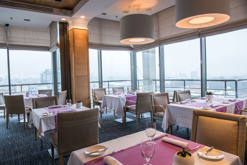 ขอโต๊ะริมหน้าต่าง เหตุเพราะมีคนแก่ !? ขอโต๊ะริมหน้าต่าง เหตุเพราะมีคนแก่ !?