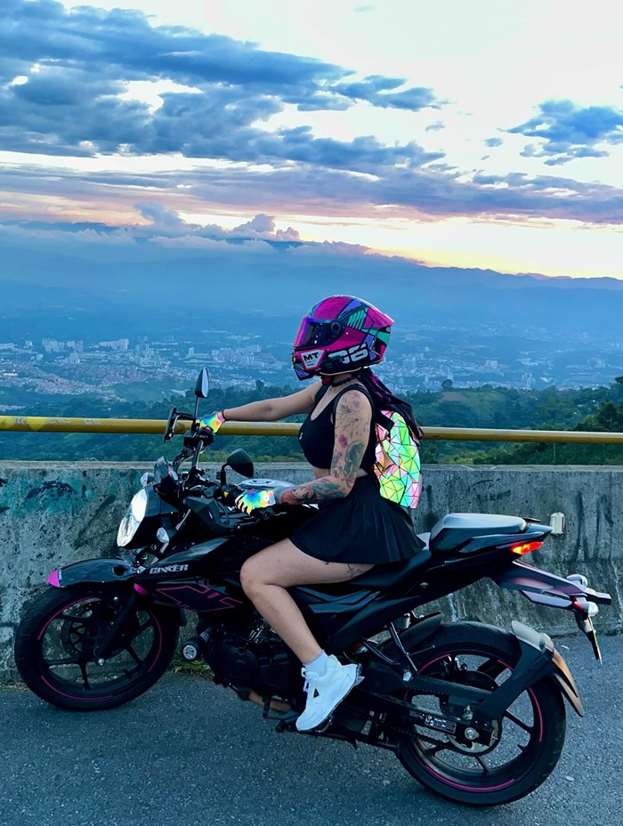 ลางบอกเหตุร้าย สาวนักบิดดับสลด ลางบอกเหตุร้าย สาวนักบิดดับสลด