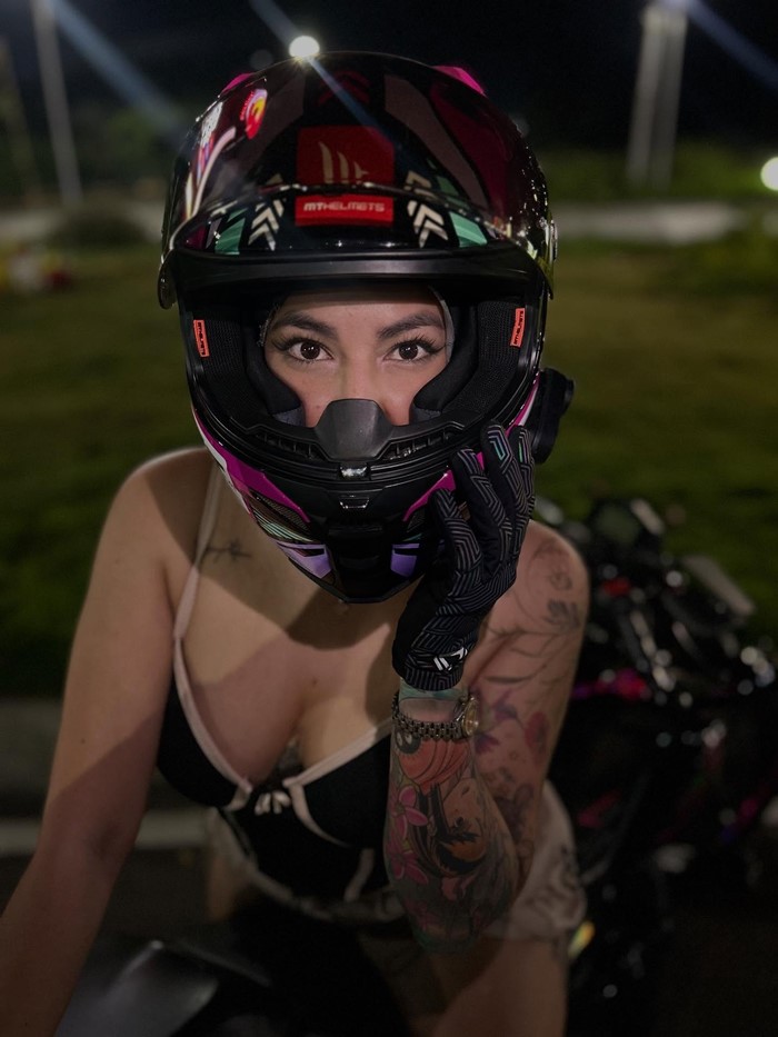 ลางบอกเหตุร้าย สาวนักบิดดับสลด ลางบอกเหตุร้าย สาวนักบิดดับสลด