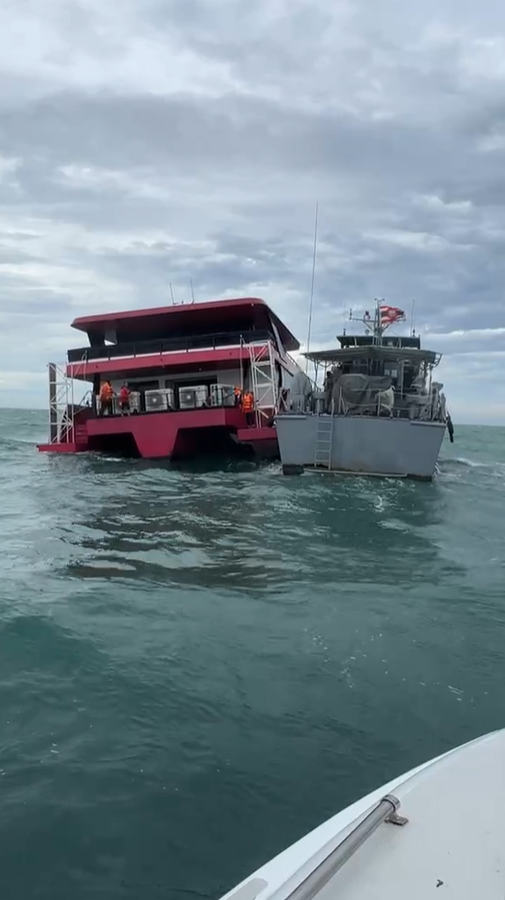 คลื่นซัดเรือท้องแตก คลื่นซัดเรือท้องแตก