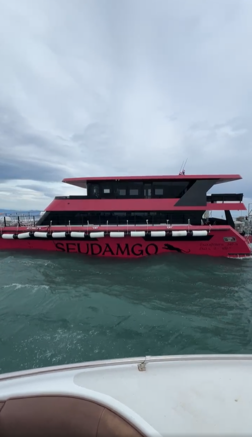 คลื่นซัดเรือท้องแตก คลื่นซัดเรือท้องแตก