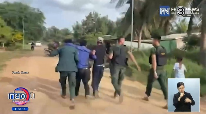 กัมพูชาอ้างไทยเปิดฉาก ปล่อยคลิปชอตเด็ด โดนยิงแต่ขับรถไป รพ. เอง กัมพูชาอ้างไทยเปิดฉาก ปล่อยคลิปชอตเด็ด โดนยิงแต่ขับรถไป รพ. เอง