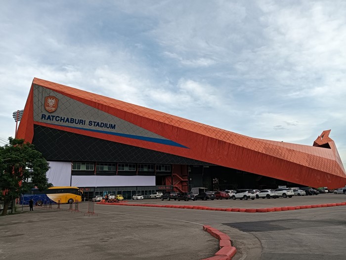 แฟนบอลญี่ปุ่นซึ้ง เก่ง อดิศร นักเตะราชบุรี อาสาช่วยขับรถไปส่งถึงที่ แฟนบอลญี่ปุ่นซึ้ง เก่ง อดิศร นักเตะราชบุรี อาสาช่วยขับรถไปส่งถึงที่