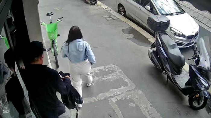 นาที ผู้บริหาร ปตท. โดนแก๊งโจรฉกกระเป๋ากลางร้านอาหารต่างแดน นาที ผู้บริหาร ปตท. โดนแก๊งโจรฉกกระเป๋ากลางร้านอาหารต่างแดน