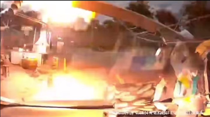 ถบัส The Voice เสียชีวิตจากอุบัติเหตุรถส่งน้ำชนเสาไฟฟ้า ถบัส The Voice เสียชีวิตจากอุบัติเหตุรถส่งน้ำชนเสาไฟฟ้า