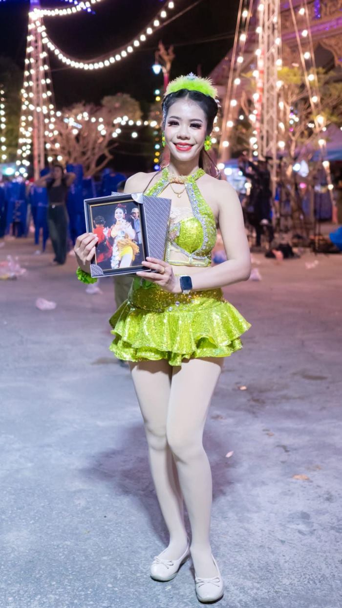 สาวราชการ เต้นรำวงหาเลี้ยงชีพหลังเลิกงาน สาวราชการ เต้นรำวงหาเลี้ยงชีพหลังเลิกงาน