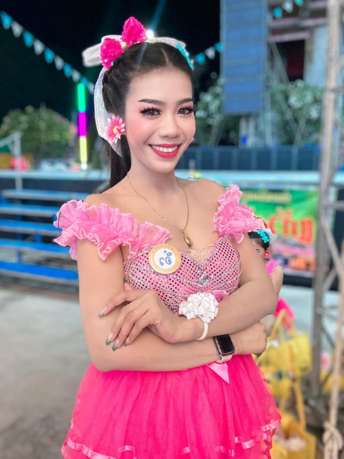 สาวราชการ เต้นรำวงหาเลี้ยงชีพหลังเลิกงาน สาวราชการ เต้นรำวงหาเลี้ยงชีพหลังเลิกงาน