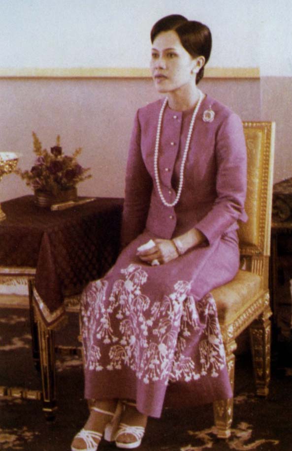 สมเด็จพระพันปีหลวง ทรงวิจิตร เผยจุดกำเนิดชุดไทยพระราชนิยม จากพระราชเสาวนีย์ สมเด็จพระพันปีหลวง ทรงวิจิตร เผยจุดกำเนิดชุดไทยพระราชนิยม จากพระราชเสาวนีย์