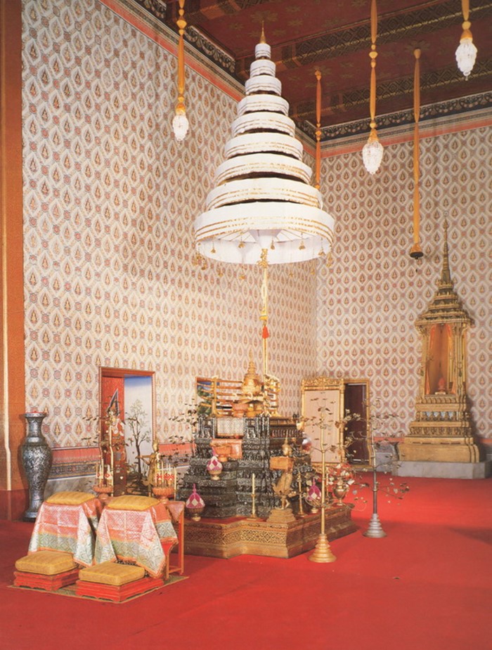 พระเศวตฉัตร 9 ชั้น ถวายพระเกียรติยศสูงสุด สมเด็จพระพันปีหลวง พระเศวตฉัตร 9 ชั้น ถวายพระเกียรติยศสูงสุด สมเด็จพระพันปีหลวง