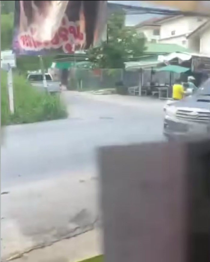 แค้นซิ่งชนร้าน ฉุนไม่เดินมาส่ง แค้นซิ่งชนร้าน ฉุนไม่เดินมาส่ง