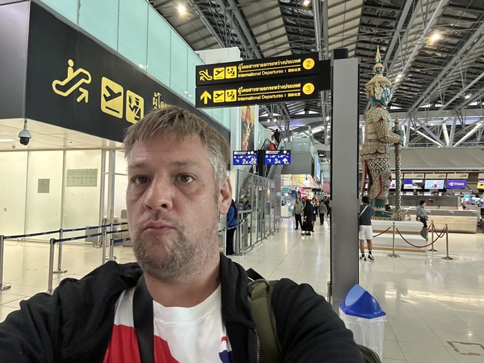 หนุ่มฝรั่งเลิฟเมืองไทย โชว์ภาพบันไดเลื่อนแสนเจ็บปวด หนุ่มฝรั่งเลิฟเมืองไทย โชว์ภาพบันไดเลื่อนแสนเจ็บปวด