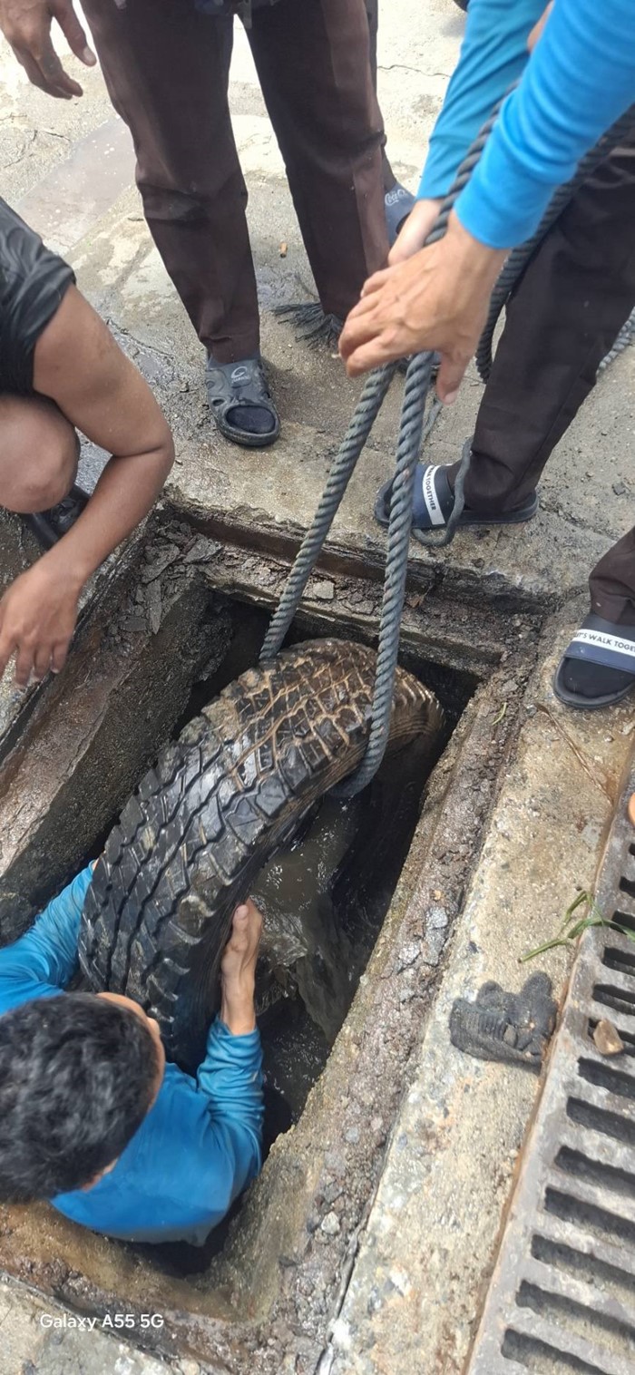 ลอกท่อระบายน้ำ ลอกท่อระบายน้ำ