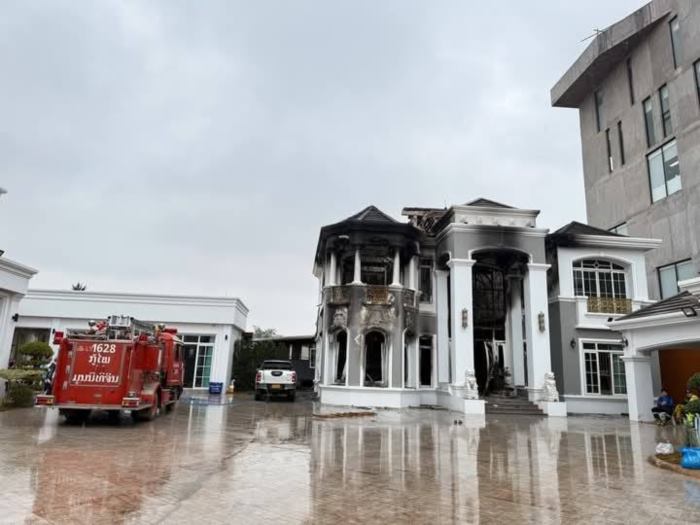 ไฟไหม้คฤหาสน์ นักธุรกิจเสียชีวิต ไฟไหม้คฤหาสน์ นักธุรกิจเสียชีวิต