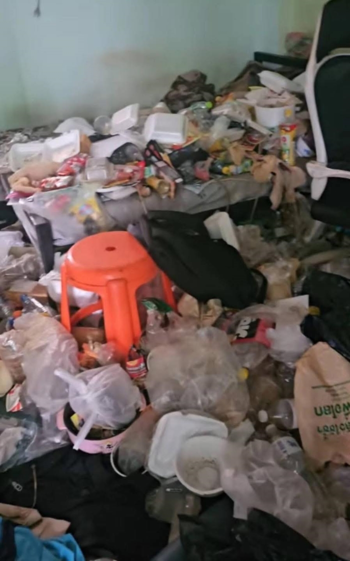 ขยะท่วมยันเตียง ขยะท่วมยันเตียง