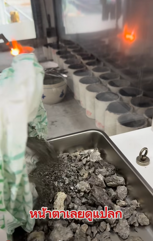 ลูกค้านำก้อนเทา ๆ มาขาย บอกเผามาแล้ว เฉลยคืออะไ ลูกค้านำก้อนเทา ๆ มาขาย บอกเผามาแล้ว เฉลยคืออะไ