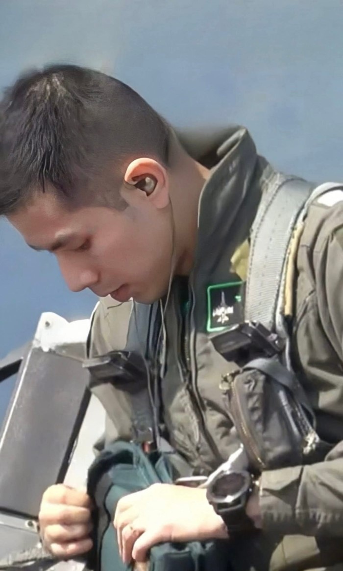 นักบิน F-16 กองทัพอากาศไทย นักบิน F-16 กองทัพอากาศไทย