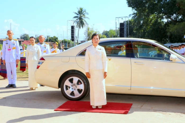 โปรดเกล้าฯ พระราชทานเครื่องราชฯ คุณหญิงปราณี อุ่นพรม มารดา เจ้าคุณพระสินีนาฎ โปรดเกล้าฯ พระราชทานเครื่องราชฯ คุณหญิงปราณี อุ่นพรม มารดา เจ้าคุณพระสินีนาฎ