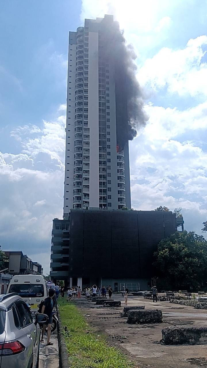 อพยพวุ่น เหตุไฟไหม้คอนโด อพยพวุ่น เหตุไฟไหม้คอนโด