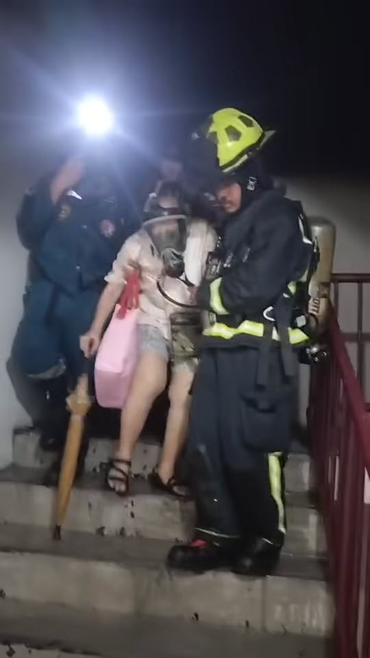 อพยพวุ่น เหตุไฟไหม้คอนโด อพยพวุ่น เหตุไฟไหม้คอนโด