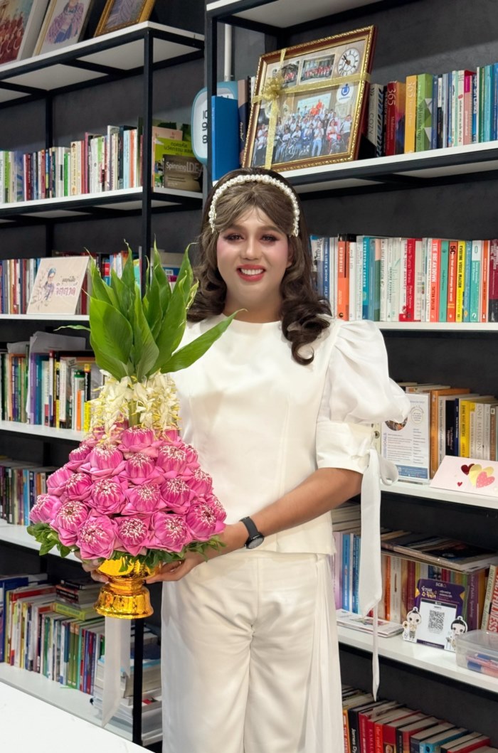 แพรรี่ ไพรวัลย์ แซวสมปอง นครไธสง แพรรี่ ไพรวัลย์ แซวสมปอง นครไธสง