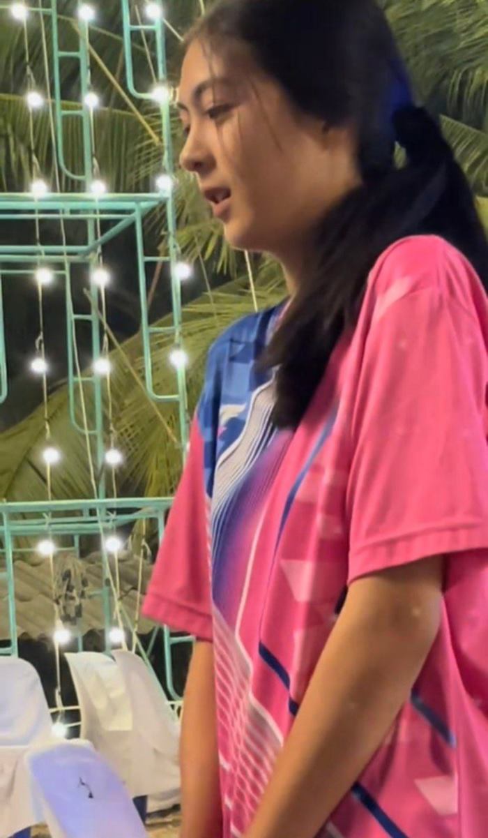 เปิดวาร์ป น้องบี นางฟ้าโต๊ะจีน เปิดวาร์ป น้องบี นางฟ้าโต๊ะจีน